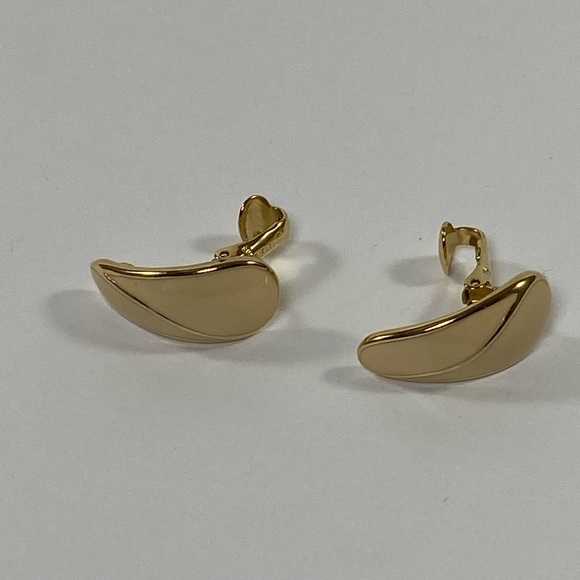 Trifari Signed Golden Enamel Clip-On Earrings 1" - Picture 3 of 6